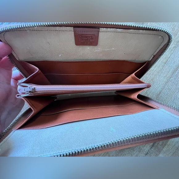 DOONEY & BOURKE CROSSBODY PURSE/WALLET - Picture 7 of 8